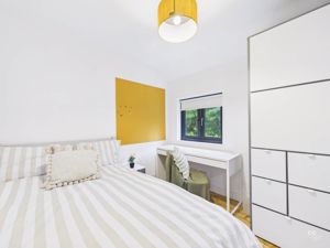 BEDROOM - click for photo gallery